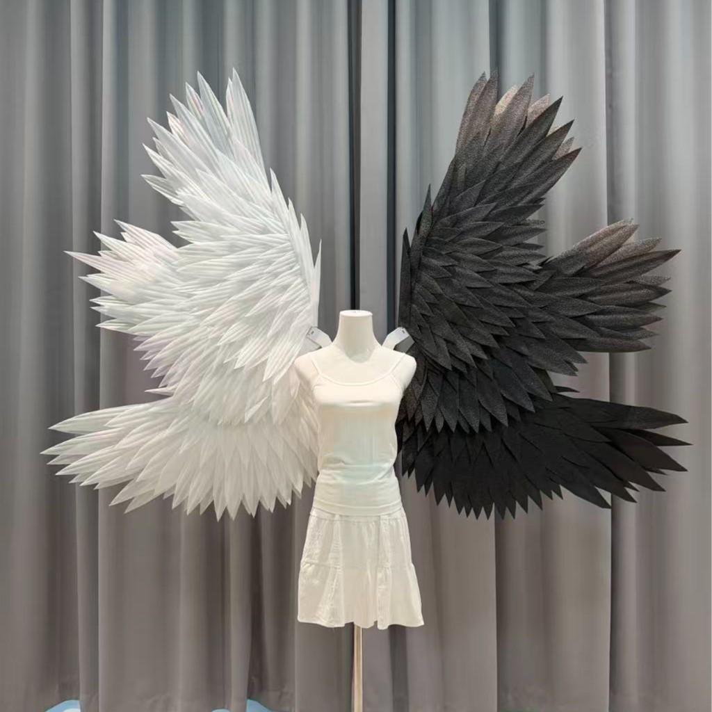 Six-wing angel wings with a white side and a black side