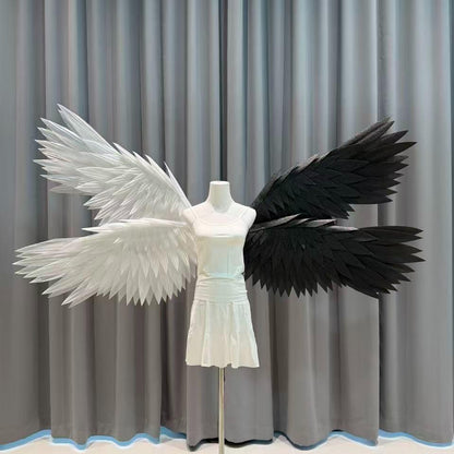 Four-wing angel wings with a white side and a black side